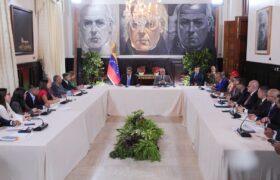 Presidente Maduro advirtió que la oposición prepara un nuevo “carmonazo”: Se van a arrepentir