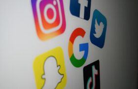 Prohíben el uso de pantallas, celulares y redes sociales a menores en Francia