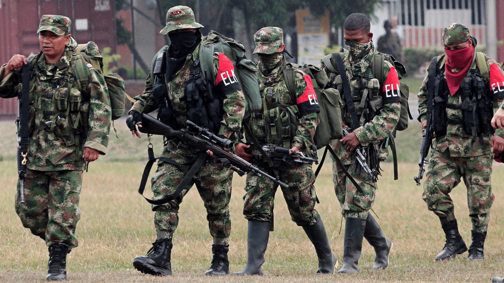 16-07-13_Colombian-Soldiers-escort-rebels-of-the-National-Liberation-Army-ELN-who-game-them-selves_Juan-Bautista-Diaz