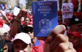 Presidente Maduro: ¡Con la Constitución, todo, fuera de la Constitución, nada!