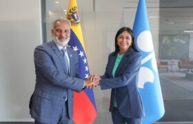 OPEP ratifica y extiende mandato del secretario general Haitham Al Ghais