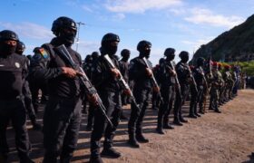 Mil comandos de las Fuerzas Especiales de la PNB se gradúan para defender la patria