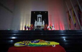 Alto Gobierno rindió honores al Padre de la Patria en el Panteón Nacional