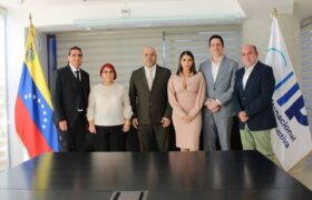 Venezuela amplía su oferta turística con firma de acuerdos en industria hotelera