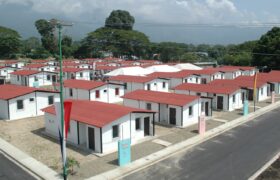Presidente Maduro anuncia aumento de la producción de cemento al 100% para construir viviendas
