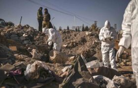Hallan tres fosas comunes con miles de cadáveres en Siria