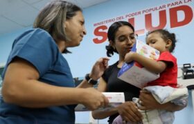 Regalan sonrisas a niños en Hospital de Lídice en Caracas