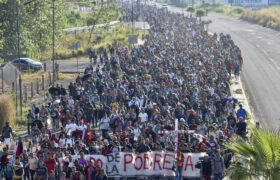 Caravana de migrantes sale de México a EEUU para llegar antes de la toma de posesión de Trump