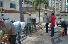 Aplican mantenimiento correctivo al sistema de distribución en Caraballeda