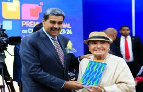 Jefe de Estado llama a los artistas a una nueva revolución cultural