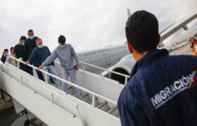 ¿Quiénes son los colombianos deportados a los que Trump tildó de «asesinos»?