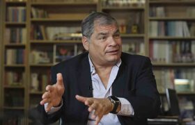 Rafael Correa alerta de un eventual «golpe de Estado» en Ecuador