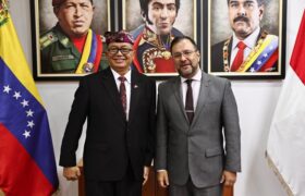 Canciller Gil condecora embajador de Indonesia en Venezuela por su destacada labor