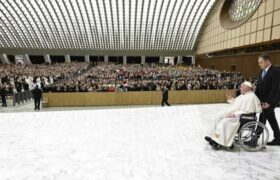 Papa Francisco es hospitalizado por una bronquitis