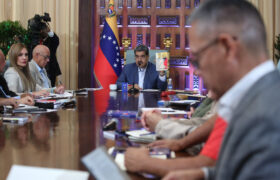 Presidente Maduro exhortó a la Comisión para la Reforma Constitucional a iniciar un amplio debate nacional