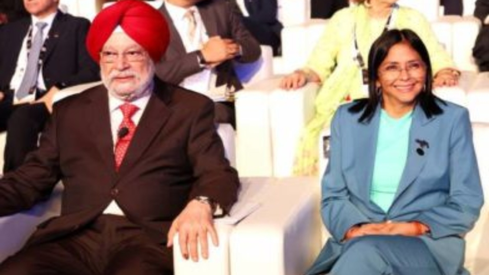 delcy-rodriguez-india2-392x272