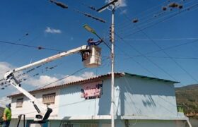 Sistema 1×10 atiende a más 500 familias con entrega de luminarias en Trujillo