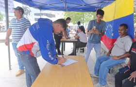 Guarenas repudia criminalización de EE.UU  contra venezolanos con recolección de firmas
