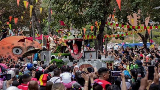 DESFILE