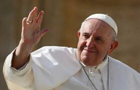 Vaticano: Papa Francisco continúa en rehabilitación con actividades limitadas