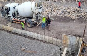 Autoridades supervisan trabajos de construcción del dique Yoroko en Cumanacoa