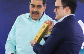 Presidente Maduro deposita primer lingote de oro en las bóvedas del Banco Central de Venezuela