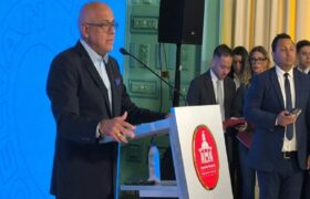Rodríguez: Venezuela recurrirá a todas las estrategias para devolver connacionales a sus hogares