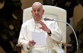 El Papa Francisco ya no necesita ventilación mecánica