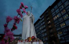 Boletín médico: La recuperación del Papa Francisco es lenta