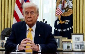 Trump no reanudaría el suministro de armas a Ucrania hasta que Zelenski dimita