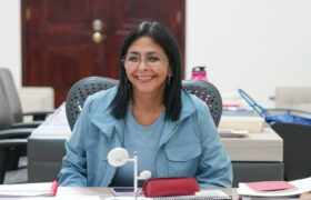 Vicepresidenta Delcy Rodríguez conmemora el inicio del Ramadán con un mensaje de unidad y armonía
