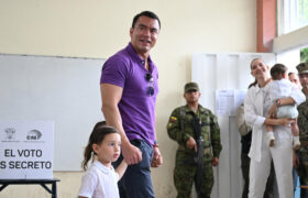 Noboa vota en la segunda vuelta de las presidenciales de Ecuador