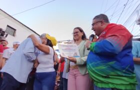 Elio Serrano entrega financiamiento a 12 comunas de Guarenas en acto masivo