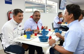 Ministro Márquez reinaugura comedores en La Guaira
