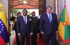 Presidente Maduro se reúne con el primer ministro de Grenada en el Palacio de Miraflores