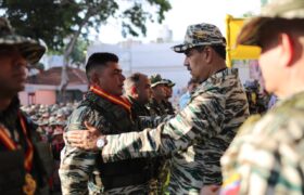 Presidente Maduro encabezo condecoraciones y ascensos caracterizaron por el 16° aniversario de la Milicia