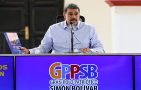 Presidente Maduro denuncia que Súmate está detrás del fraude electoral en Ecuador