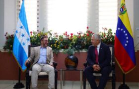Canciller Yván Gil arriba a Honduras para participar en la IX Cumbre de la Celac