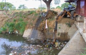 Agilizan limpieza de drenajes en Turmero ante fuertes lluvias