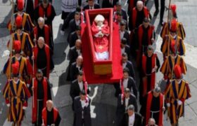 Féretro del papa Francisco se encuentra en la Basílica de San Pedro