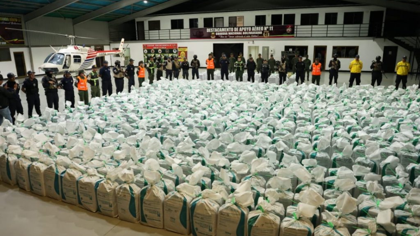 Incinerados-mas-de-15-mil-kilos-de-cocaina-en-el-estado-Zulia-8-1024x683
