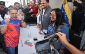 Rafael Lacava formalizó su inscripción ante el CNE como candidato a la Gobernación de Carabobo