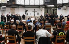 Papa Francisco visitó una cárcel romana este Jueves