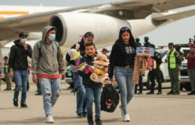 Continúan llegando: 208 nuevos connacionales arribaron al país provenientes de EEUU