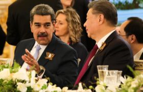 Presidente Nicolás Maduro conversa con su homólogo Xi Jinping en Rusia