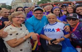 Caracas celebra el Día de las Madres con emotivos homenajes