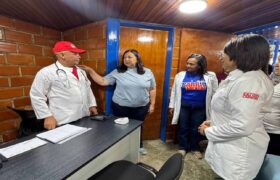 Alcaldesa Carmen Meléndez inaugura consultorio popular y cancha deportiva en El Manantial