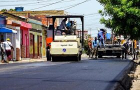 Más de mil toneladas de asfalto colocaron en Comuna La Victoria Perfecta de Barcelona