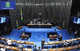 Senado brasileño aprueba fin de reelección presidencial y extensión de mandatos