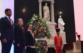 Conmemoran en Caracas Día de la Dignidad Nacional de Nicaragua con ofrenda al Libertador